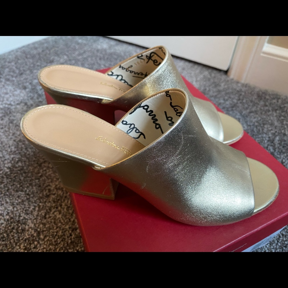 Salvatore Ferragamo Sophie Women’s wedge size 7.
